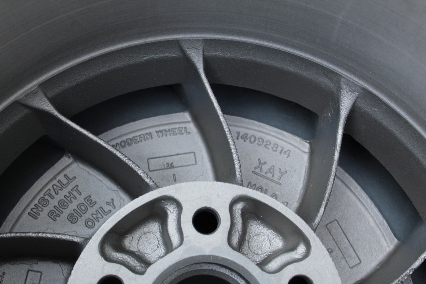 1986 (MACHINE FINISH)16 X 9.5 (+38MM OFFSET) RIGHT (MODERN) REFINISHED A+