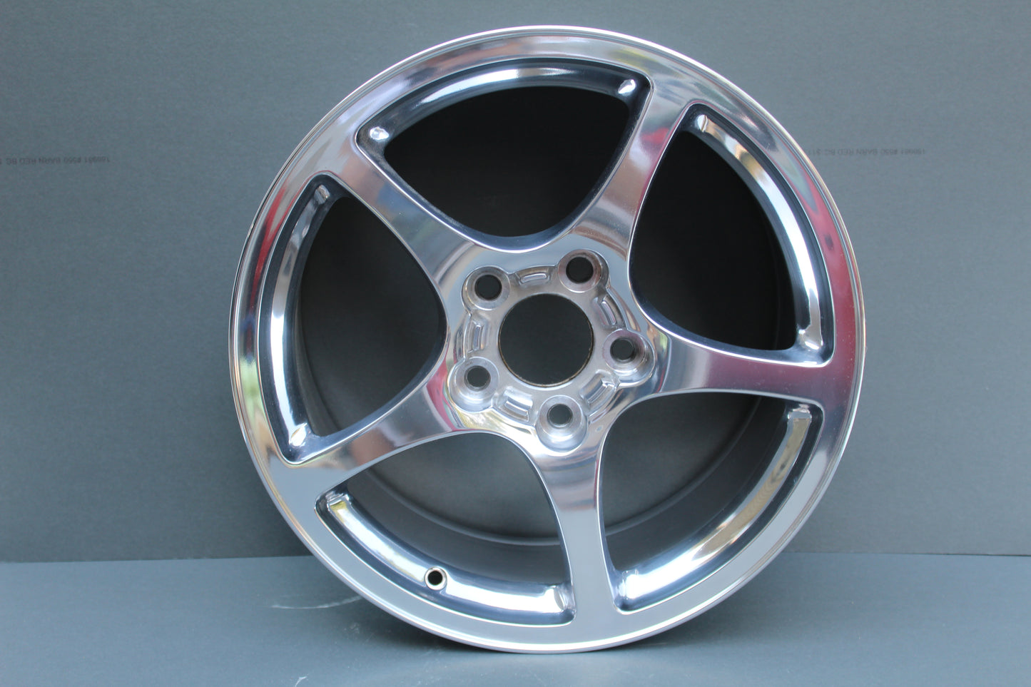 2000 CORVETTE WHEEL PROFESSIONALLY POLISHED GRADED A+ CAST. 18 X 9.5, 61MM OFFSET WITH 7.73 BACKSPACE.
